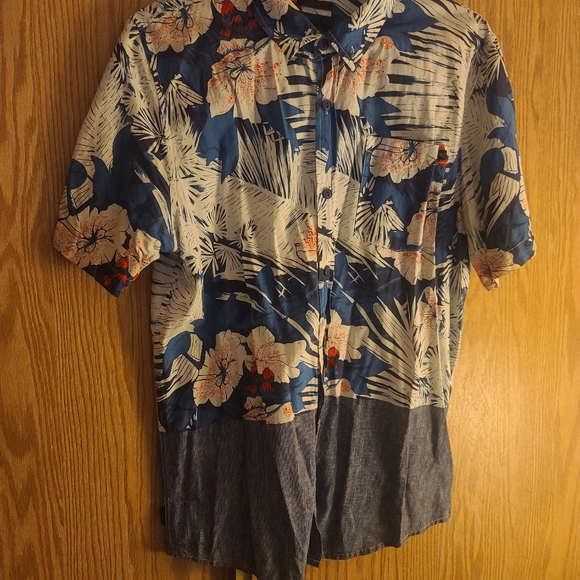 O’Neill Floral Chambray Button Down Shirt | Tailored Fit | Blue/White | Medium - Picture 10 of 11